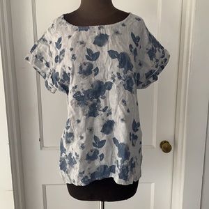 Bellumbra Blue and Baby Blue floral 100% Linen Top Short Sleeve Size Small
